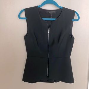 Zip sleeveless top with front